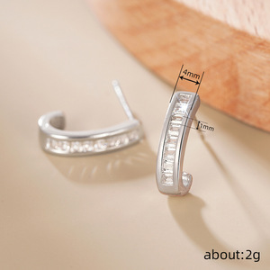 Orecchini geometrici minimalisti da donna con pietre scintillanti, gioielli alla moda per tutti i giorni - Product Image 4