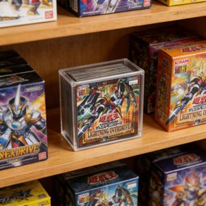Boîte de protection UV en acrylique personnalisée pour cartes de jeu TCG avec couvercle magnétique scellé – Fabricant FX - Product Image 1