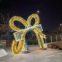 2025 Commercial extérieur grande boîte-cadeau de noël en plein air motif d'arche décorations lumineuses pour la décoration de centre commercial de rue