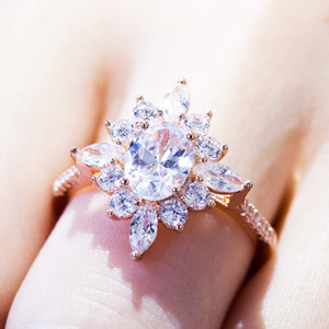Bague flocon de neige pour femmes, bijoux élégants et étincelants, vente en gros - Product Image 1