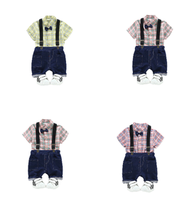Nieuwe babykledingsets met geruite strikdas en zwart broekje met bretels - Product Image 1