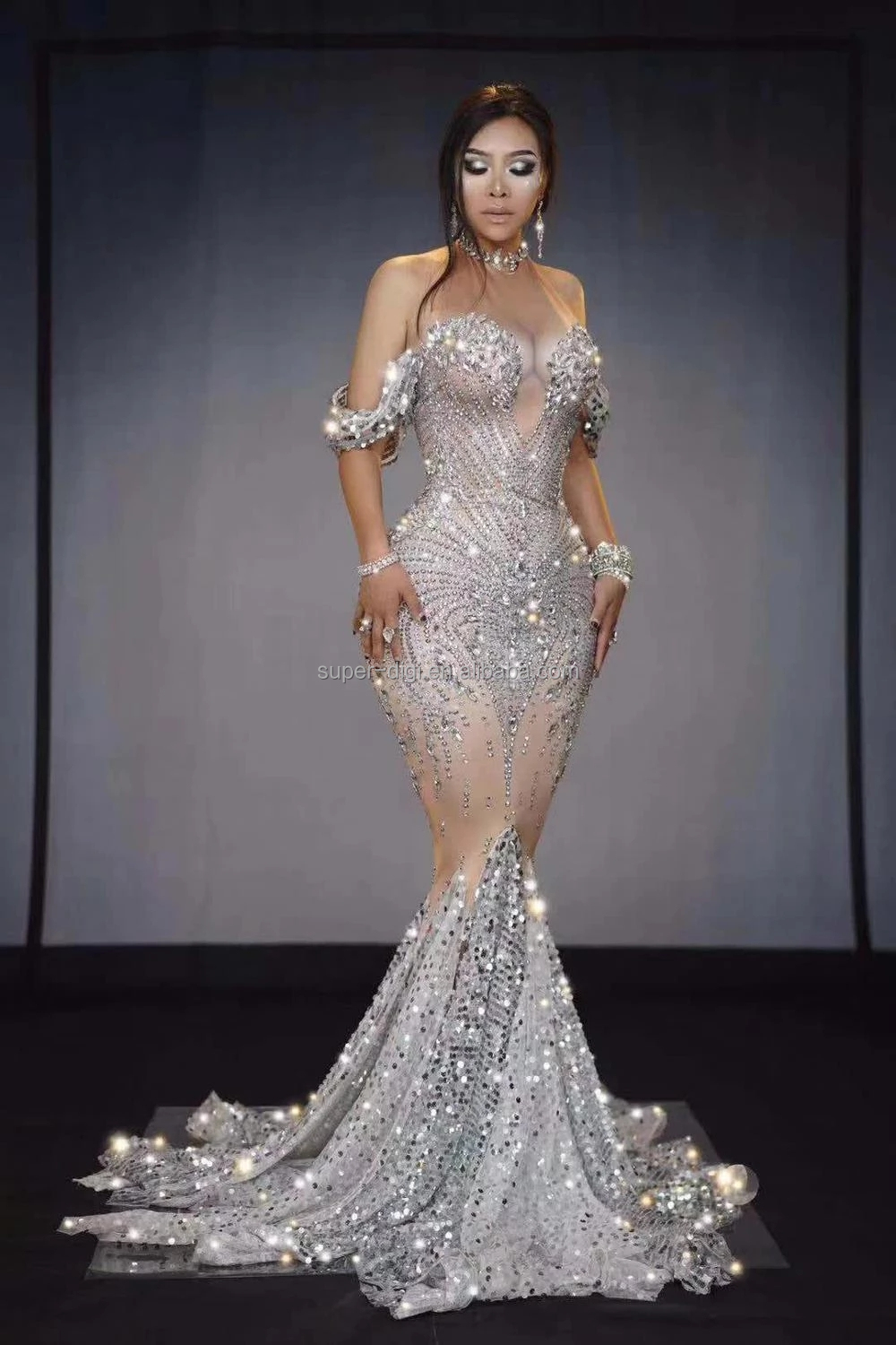 Fashion Design Diamonds Embellished Low Cut Deep V Sexy Dresses Singer Show  Sexy Nude Long Dress Luxury Evening Dresses