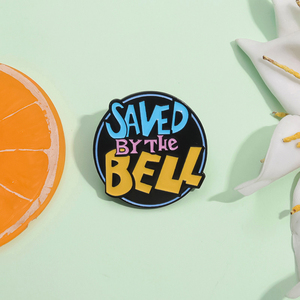 Salvado por el logotipo <span class=keywords><strong>de</strong></span> campana Pin <span class=keywords><strong>de</strong></span> esmalte duro American Television Sitcom Badge 80s joyería regalo ropa mochilas accesorios al por mayor - Product Image 3