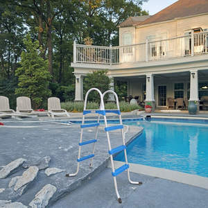 Échelle de <span class=keywords><strong>piscine</strong></span> 105 cm x 300 cm avec marches de sécurité amovibles - 36'' x 42'' de hauteur - Product Image 2