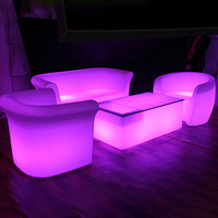 Sofá de salón de plástico iluminado con LED recargable para patio al aire libre