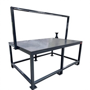 Table d'assemblage industrielle robuste avec surface de travail spacieuse, plaques d'ancrage intégrées et barre lumineuse pliable - Product Image 1