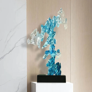 Scultura in Resina Trasparente di Grande Formato, Design Popolare per Decorazione Domestica o Pubblica - Product Image 2