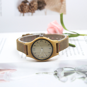 Montre pour femme en bambou naturel léger, style vintage simple, bracelet en cuir de vachette, éco-responsable, minimaliste, décontractée, quotidienne, étanche - Product Image 3