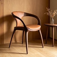 Chaise de salle à manger modulaire haut de gamme MULIGNA avec cadre en bois massif, accoudoirs et dossier rembourrés pour salon, hôtel, restaurant
