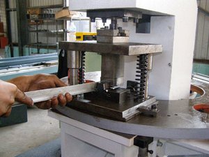 Máy Đục Lỗ Thủy Lực Nhôm Định Hình Bán Chạy Cho Máy Cửa Sổ Nhôm Khuôn Đúc - Product Image 2