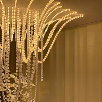 Lustre moderne de luxe personnalisé en cristal cascade avec perles, luminaire suspendu LED non standard