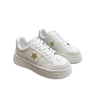 Chaussures Blanches Rétro à Semelle Épaisse Étoiles Muffin 2026 Automne Hiver Nouveauté Tout-en-un Sport et Loisirs Semelle Intermédiaire en Caoutchouc PVC - Product Image 1
