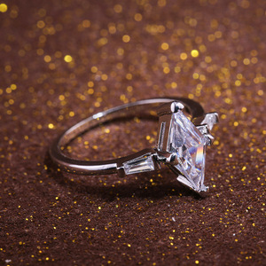 Anello minimalista con pietra marquise per donna, elegante design intarsiato, gioielli alla moda per feste - Product Image 2