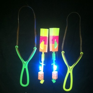 Catapulta Luminosa LED de Plástico de Alta Calidad para Exteriores, con Luz Azul, Banda Elástica de Goma, Juguete Volador para Niños, Regalo - Product Image 3