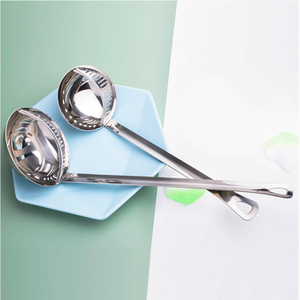 Cuillère passoire multifonctionnelle portable en acier inoxydable D2495 pour la cuisine, avec long manche, pour soupes et aliments – Vente en gros - Product Image 2