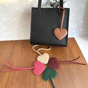 Llavero de coche de cuero con colgante de PU en forma de corazón personalizado, superventas 2026, para mujer - Product Image 2