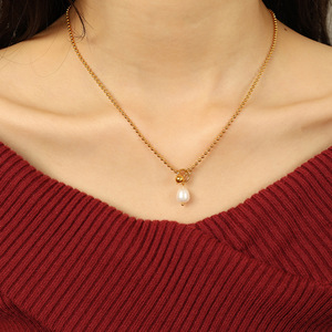Collar con colgante de perlas de estilo europeo americano para mujer, cadena de oro, perla de agua dulce, cadena minimalista para clavícula, uso diario - Product Image 4