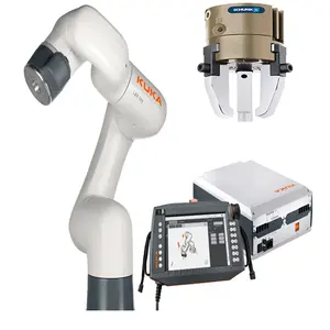 KUKA Cobot Arm LBR iisy 3 R760 Roboter mit Greifer der SCHUNK MPZ-Serie in der Lebensmittel prozess linie zum Palet tieren der Verpackungs handhabung