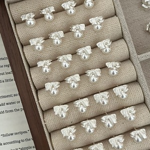 Pendientes de Perlas con Lazo Francés de Plata de Ley S925, Diseño Versátil de Alta Gama con Estilo Único - Product Image 1