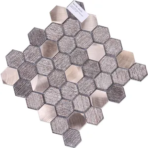 Fabbrica di Foshan mosaico irregolare a nido d'ape in alluminio spazzolato piastrelle lineare glitter oro grigio di vetro in metallo a getto d'acqua mosaico di esagono