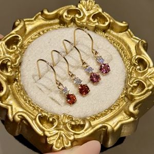 Boucles d'oreilles tendance en argent pur S925, style japonais, élégantes, avec zircon en forme de goutte d'eau de couleur diamant, design de niche - Product Image 3