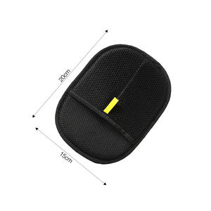 Cepillo para Eliminar Pelo de Mascotas (Perros y Gatos) para Uso en el Baño - Herramienta de Deslanado Suave de Material de Poliéster - Product Image 5