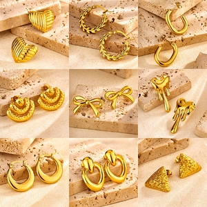 Orecchini da donna Vintage placcati in oro 18K personalizzati grossi orecchini impermeabili a bottone con orecchini a cuore in acciaio inossidabile Non allergico - Product Image 3