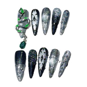 แผ่นติดเล็บเรซิ่นลายเกราะแบบสวมใส่ได้ ดีไซน์ยาวแหลมสีเข้ม ลายตาแมว สไตล์สลิธีริน พังก์ เมทัล ลายตาปีศาจ ได้รับการรับรองมาตรฐาน CE สินค้าหรูหรา - Product Image 5