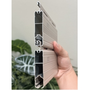 Volet roulant en aluminium C81 robuste de 1,1 mm, à double face, amortissant les chocs, pour porte de garage, fabriqué au Vietnam - Product Image 1