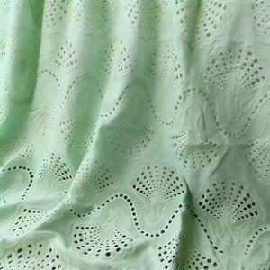 Tela de punto calado de algodón con bordado de encaje y diseño de conchas, estilo cruzado, para camisas de vestido de novia, peso medio - Product Image 6