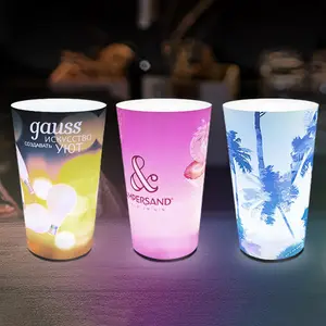Tasse rougeoyante OEM de 14oz, gobelets clignotants LED sensibles à l'eau, verres à boisson en plastique rougeoyants LED personnalisés pour la fête