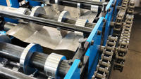 Machine de formage à froid de gouttières de toit profilées Omega entièrement automatique avec système de poinçonnage de précision
