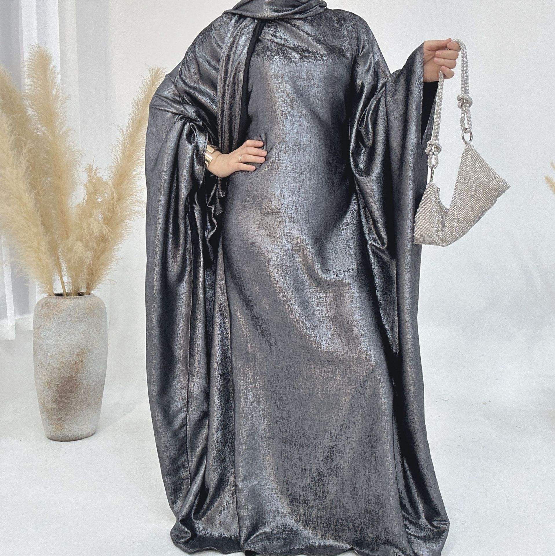 สีเทาเข้ม