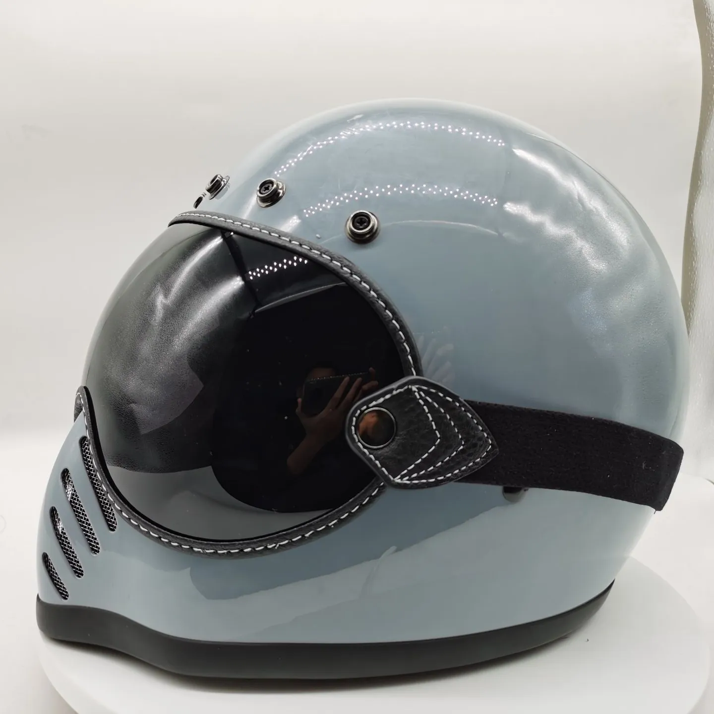 クールなレトロなオートバイのヘルメットのためのカスタムバイザー/ゴーグルカスタムメイドのヘルメット