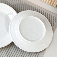 Service d'assiettes carrées en céramique blanche, vaisselle en porcelaine unie pour desserts, idéal pour la restauration et la distribution en entreprise.