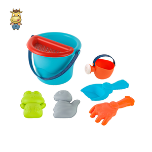 Ensemble de 7 seaux de plage pour enfants avec tamis, couvercle, arrosoir, pelle et râteau – Jouets d'été pour l'extérieur - Product Image 1