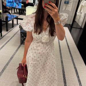 Abito da donna estivo elegante e alla moda in cotone leggero, con stampa floreale all-over personalizzata, maniche a sbuffo e taglio a bolle - Product Image 1