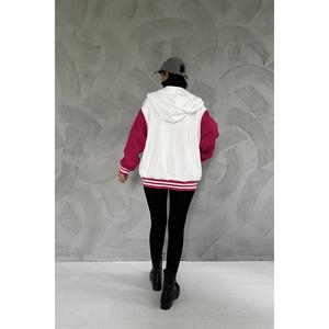 Chaqueta Varsity Blanca para Mujer con Capucha Desmontable, Relleno de Poliéster, Tejido de Tela, Color Crudo - Product Image 2