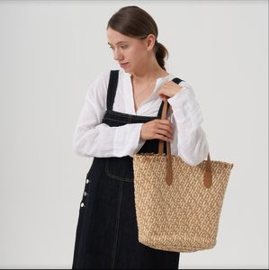 กระเป๋าชายหาดสไตล์ญี่ปุ่นสุดหรู พร้อมปุ่มปักลาย สายสะพายโซ่ ความจุขนาดใหญ่ สำหรับผู้หญิง - Product Image 1