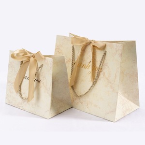 Bolsa <span class=keywords><strong>de</strong></span> papel <span class=keywords><strong>de</strong></span> compras <span class=keywords><strong>de</strong></span> regalo <span class=keywords><strong>de</strong></span> <span class=keywords><strong>marca</strong></span> <span class=keywords><strong>de</strong></span> lujo con estampado personalizado, con asa <span class=keywords><strong>de</strong></span> sellado <span class=keywords><strong>de</strong></span> cinta, bolsa <span class=keywords><strong>de</strong></span> papel para embalaje <span class=keywords><strong>de</strong></span> zapatos y <span class=keywords><strong>ropa</strong></span> - Product Image 5