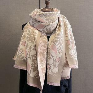 Châle floral vintage coréen style peinture à l'huile, écharpe réversible en jacquard imitation cachemire à pompons pour femme - Product Image 4