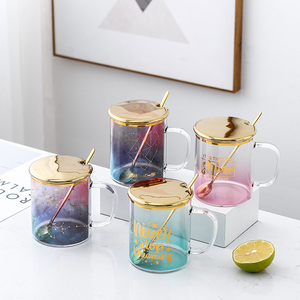 Tasse en verre <span class=keywords><strong>personnalisable</strong></span> <span class=keywords><strong>avec</strong></span> logo, cuillère en métal et couvercle, pour le bureau et la maison, tasse en verre transparente et colorée <span class=keywords><strong>avec</strong></span> poignée - Product Image 1