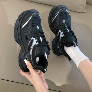 Zapatillas de mujer con suela gruesa y puntera plateada, de cuero sintético, transpirables, ligeras, con cordones, para otoño, novedad, estilo casual y versátil, ideales para correr. - Product Image 3