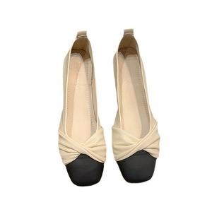 รองเท้าส้นเตี้ยสไตล์เกาหลีสำหรับผู้หญิง วัสดุ PVC นุ่ม ลายดอกไม้ สวมแบบสลิปออน เหมาะสำหรับใส่ในช่วงฤดูร้อน ใส่สบายทุกวัน - Product Image 5