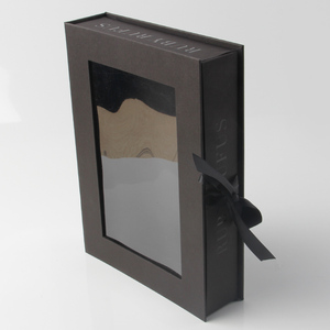 Boîte-cadeau noire de luxe de style chaud fenêtre découpée insertion transparente <span class=keywords><strong>en</strong></span> PVC fermeture magnétique affichage de bijoux emballage <span class=keywords><strong>en</strong></span> papier personnalisé boîte-cadeau - Product Image 4