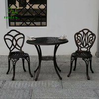 Mesas y sillas de aluminio fundido de metal populares para exteriores, mesa de aluminio fundido de café con dos sillas para jardín