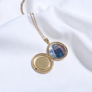 สร้อยคอล็อ<span class=keywords><strong>ก</strong></span>เก็ตโลหะอัลลอยรูปวงรีแบบปรับแต่งได้พร้อม<span class=keywords><strong>ก</strong></span>รอบเปล่า<span class=keywords><strong>ก</strong></span>ล่องของขวัญการออ<span class=keywords><strong>ก</strong></span>แบบที่ทันสมัย - Product Image 5