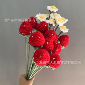 Flor de Fresa Tejida con Hilo, Roja y Blanca, Accesorios de Fotografía, Manualidades Navideñas, Estilo Moderno - Product Image 3