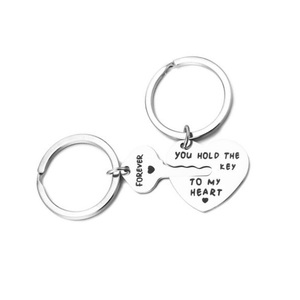 Cadeau personnalisé pour la Saint-Valentin, porte-clés en forme de cœur, vous tenez la clé en forme de cœur, porte-clés en acier inoxydable pour couple - Product Image 1