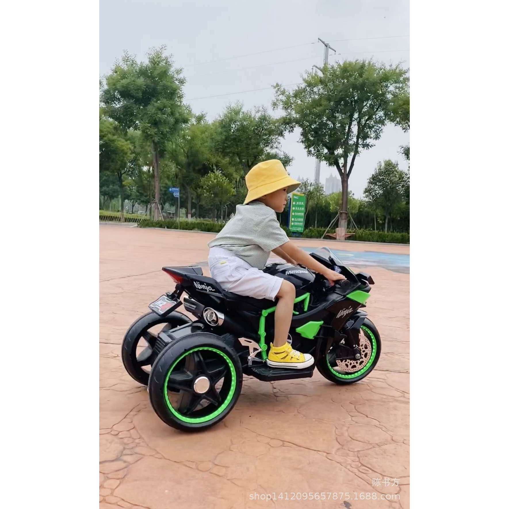 Three-wheel drive as standard